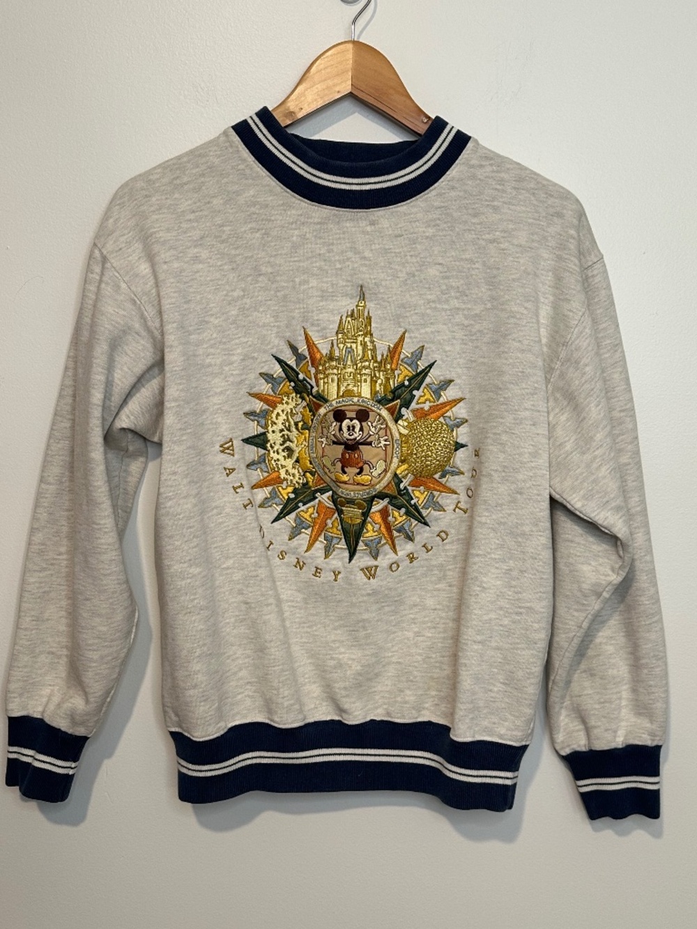 Vintage 90s Embroidered Walt Disney World Tour Crewneck Small